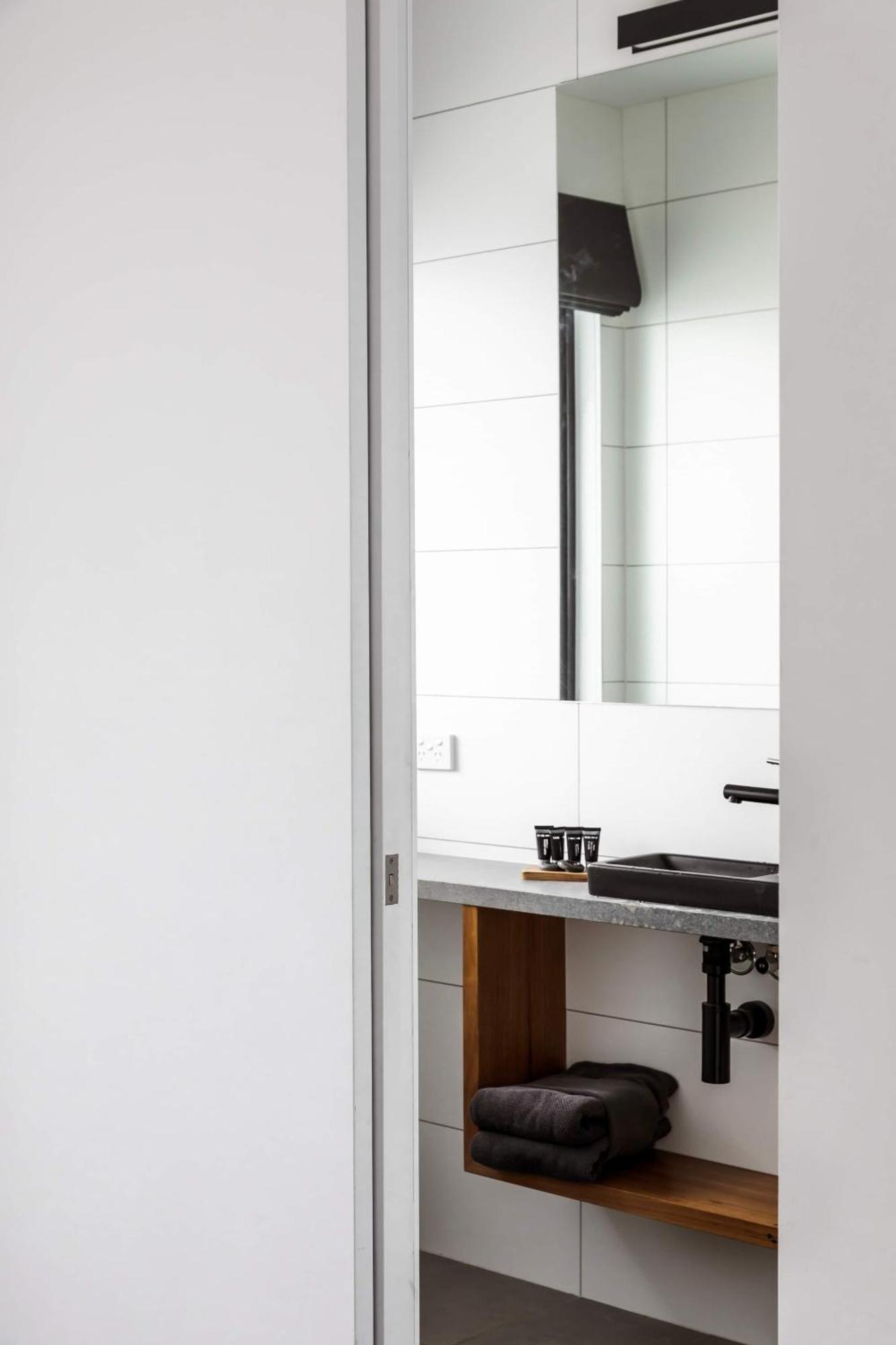 Timber Door Luxury Accommodation Geelong Exterior photo
